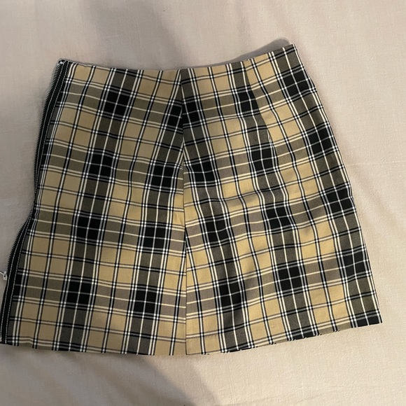 ASOS Stradivarius checkered mini skirt with zipper black white yellow - Picture 3 of 3